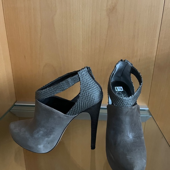 Jessica Simpson 5” heel shoe booties - Picture 2 of 4